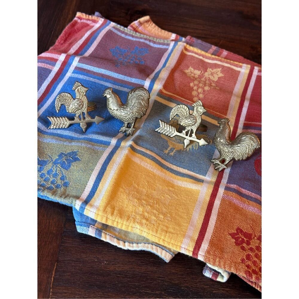 Set of 4 vintage brass rooster and Chicken napkin rings with napkins